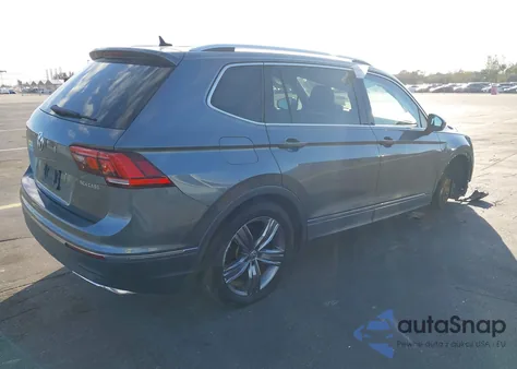 2020 Volkswagen Tiguan 2.0T Se/2.0T Se R-Line Black/2.0T Sel z USA, uszkodzony, nr VIN 3VV3B7AX6LM116088